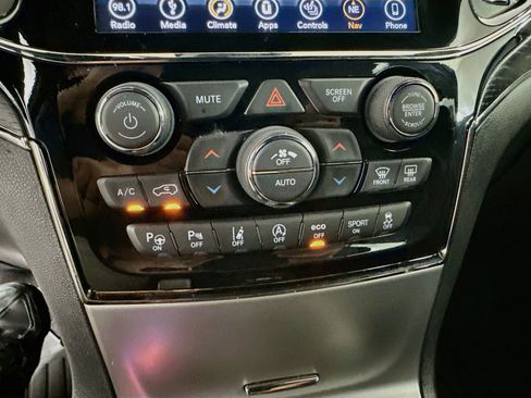 Used 2019 Jeep Grand Cherokee High Altitude AWD/4WD image 24
