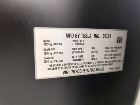 Used 2024 Tesla Cybertruck AWD Crew Cab image 32