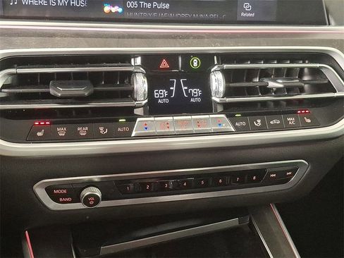 Used 2022 BMW X5 xDrive40i w/ Premium Package image 19