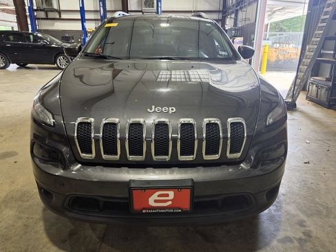Used 2016 Jeep Cherokee Latitude w/ Safety/Convenience Group FWD image 2