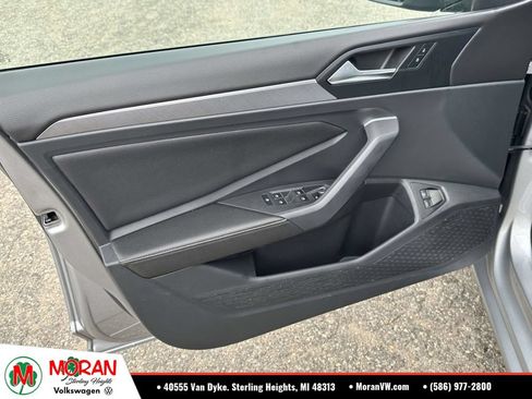 Certified 2023 Volkswagen Jetta SE w/ Panoramic Sunroof Package FWD image 15