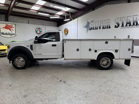 Used 2020 Ford F550 2WD Regular Cab Super Duty image 3