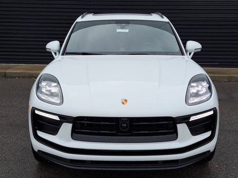 Certified 2026 Porsche Macan AWD/4WD image 10