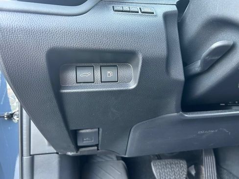 Used 2025 Toyota Crown Signia AWD/4WD image 18
