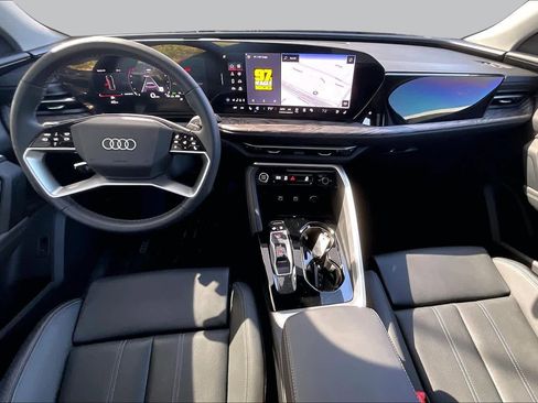 Used 2025 Audi Q5 Premium w/ Premium Plus AWD/4WD image 15