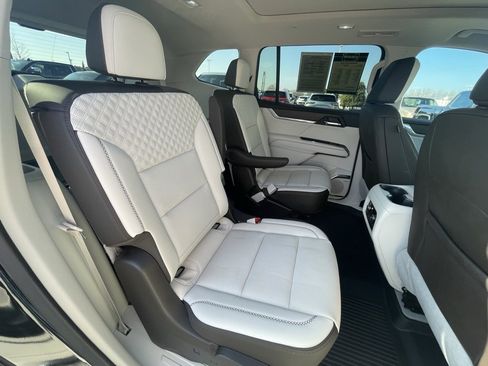 Used 2024 GMC Acadia Denali w/ Super Cruise Package image 28