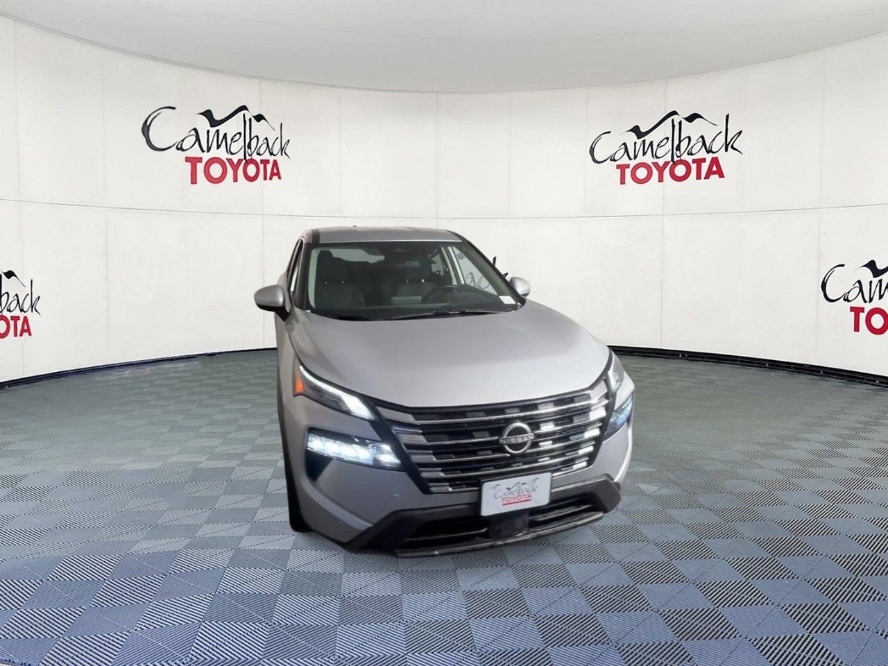 Used 2025 Nissan Rogue SV FWD image 4