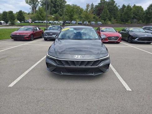 Used 2024 Hyundai Elantra SEL FWD image 8