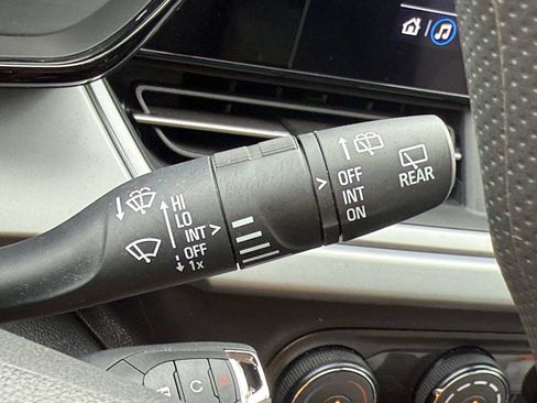Used 2025 Chevrolet Trax LS FWD image 28