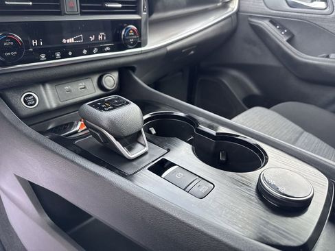 Used 2023 Nissan Rogue SV image 19