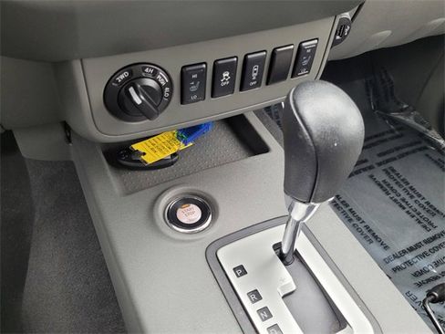 Used 2020 Nissan Frontier SV image 19