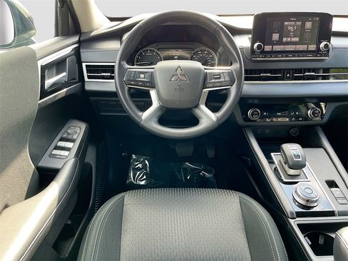 Used 2024 Mitsubishi Outlander ES image 19