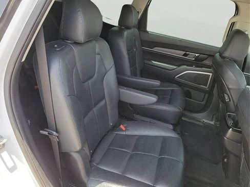Used 2022 Kia Telluride EX w/ EX Premium Package AWD/4WD image 17