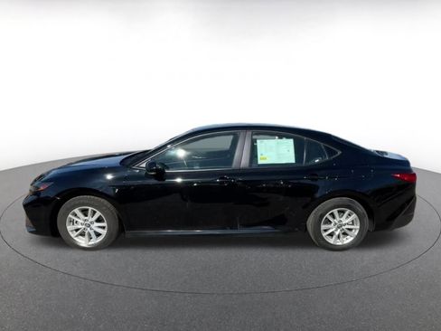 Used 2025 Toyota Camry LE image 9