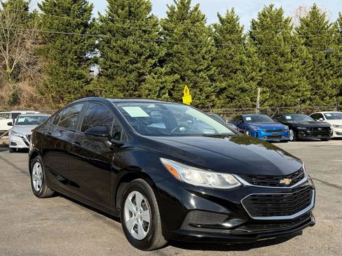 Used 2018 Chevrolet Cruze LS image 3