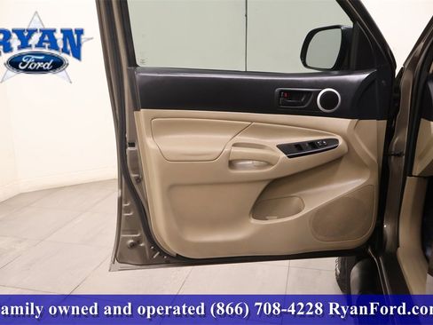 Used 2014 Toyota Tacoma PreRunner image 9