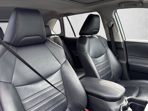 Used 2020 Toyota RAV4 XLE Premium FWD image 28