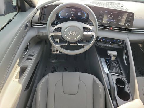 Used 2025 Hyundai Elantra Sport image 9