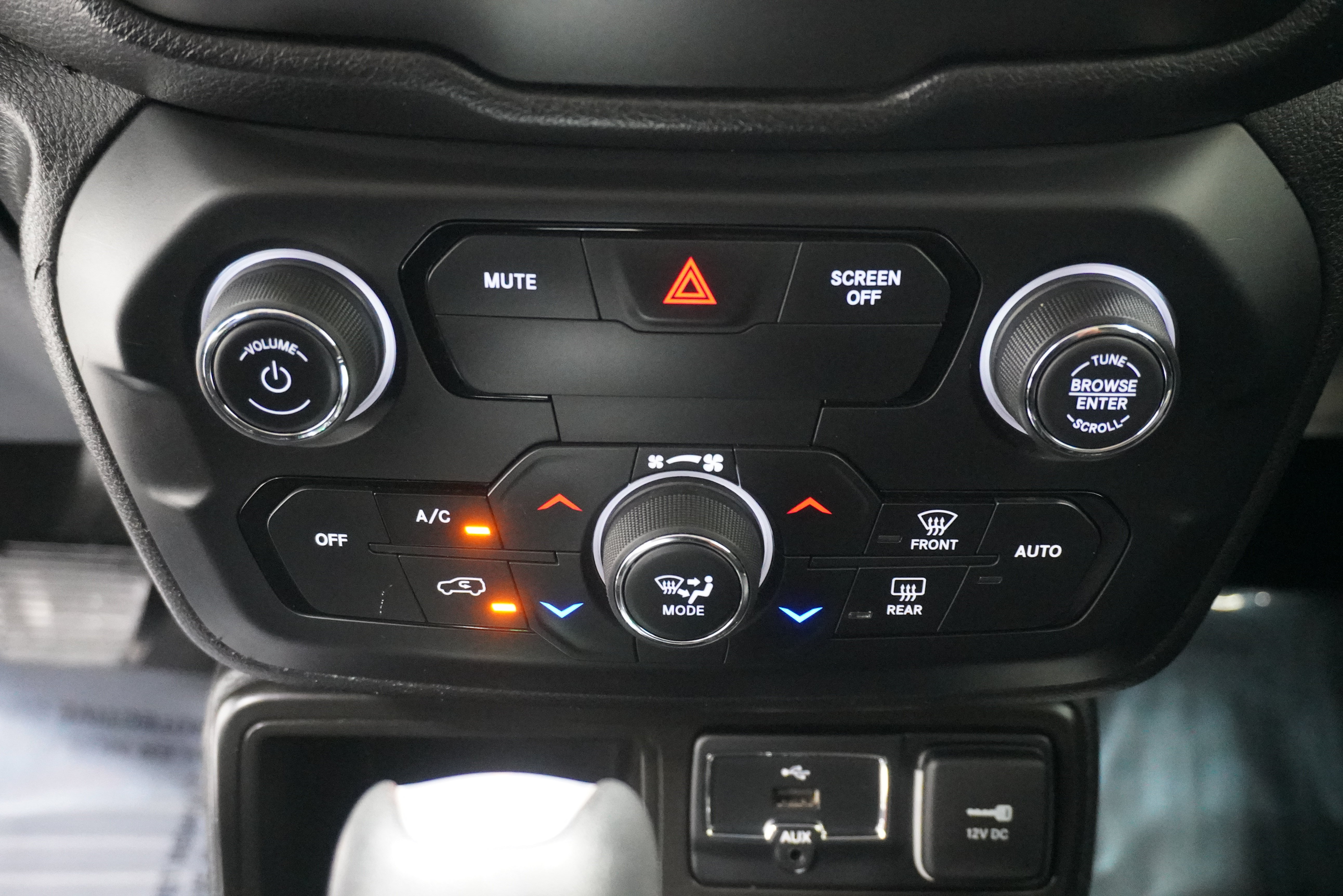 Used 2020 Jeep Renegade Latitude FWD image 16