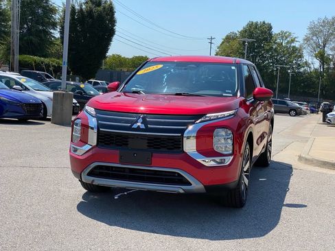 Used 2025 Mitsubishi Outlander SE AWD/4WD image 3