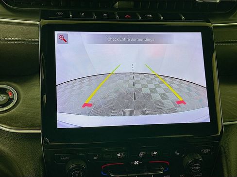 Certified 2025 Jeep Grand Cherokee L Overland w/ Rear Seat Video Group I AWD/4WD image 23