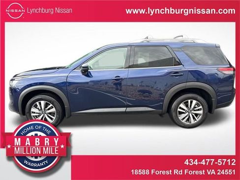 Used 2024 Nissan Pathfinder SL image 1
