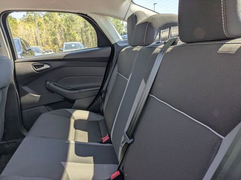 Used 2014 Ford Focus SE w/ SE Winter Package image 13