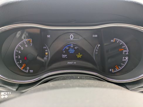 Used 2022 Jeep Grand Cherokee Laredo E RWD image 23