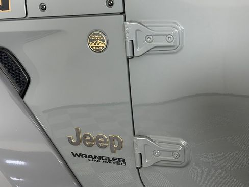 Used 2022 Jeep Wrangler Unlimited Rubicon w/ Trailer Tow Package AWD/4WD image 12