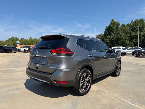 Used 2020 Nissan Rogue SV w/ Sun & Sound Touring Package AWD/4WD image 4