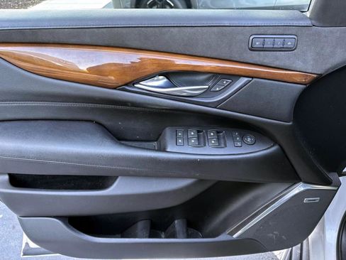 Used 2019 Cadillac Escalade ESV Premium Luxury image 7