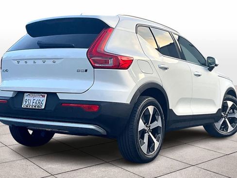 Used 2025 Volvo XC40 B5 Core w/ Protection Package Premier image 16