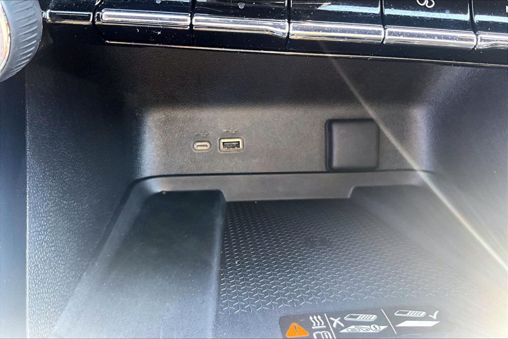 Used 2024 Chevrolet Traverse Z71 w/ LPO, Floor Liner Package AWD/4WD image 32
