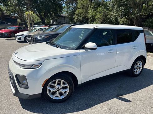 Used 2020 Kia Soul S image 3