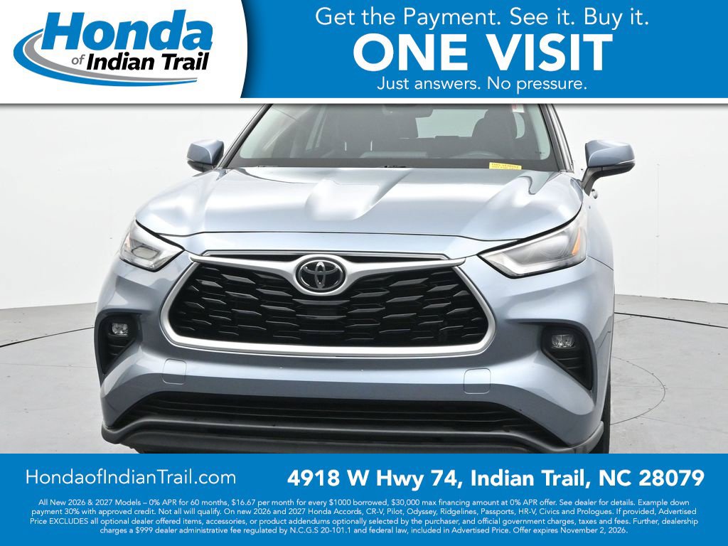 Used 2022 Toyota Highlander XLE FWD image 2