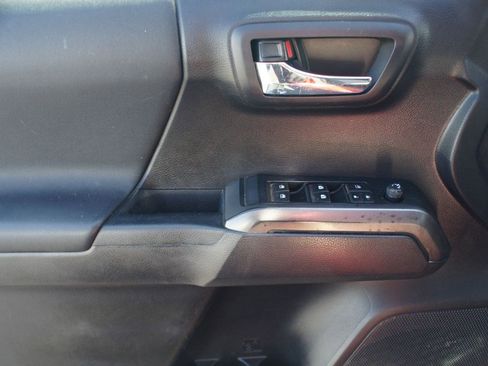 Used 2020 Toyota Tacoma TRD Sport w/ Technology Package RWD image 27