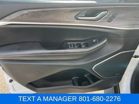 Used 2022 Jeep Grand Cherokee L Limited w/ Luxury Tech Group II AWD/4WD image 16