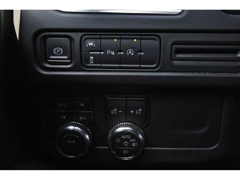 Used 2024 GMC Yukon SLT image 19