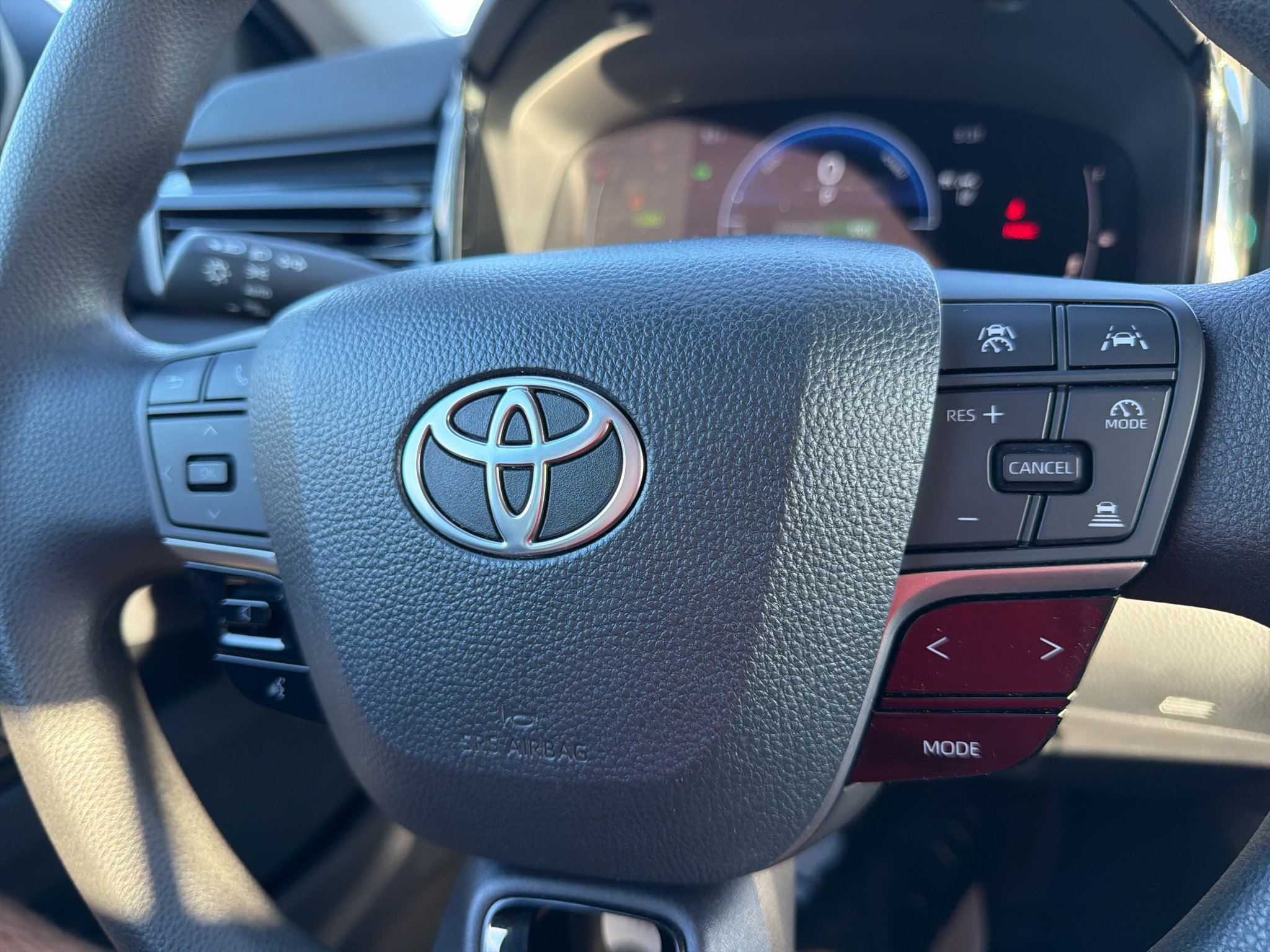 Used 2025 Toyota Camry LE FWD image 24