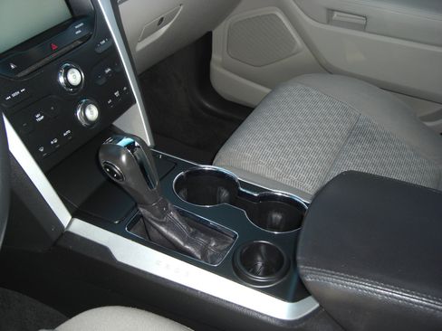 Used 2015 Ford Explorer XLT w/ Equipment Group 201A image 7