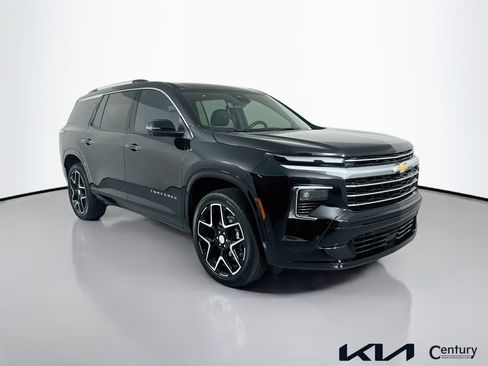 Used 2025 Chevrolet Traverse High Country AWD/4WD image 3