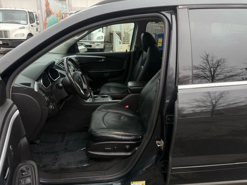 Used 2009 Chevrolet Traverse LT image 16