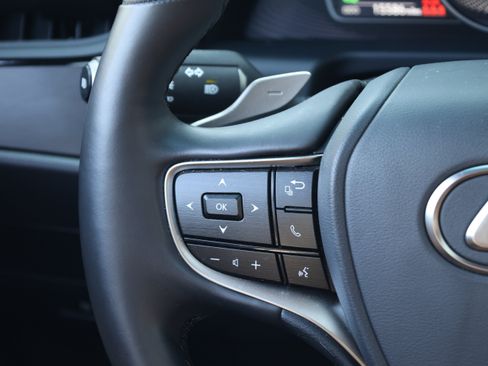 Used 2025 Lexus ES 300h w/ Premium Package FWD image 17