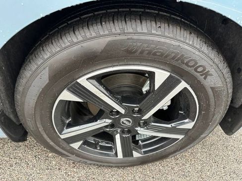 Used 2025 Nissan Sentra SV w/ Trunk Package image 8