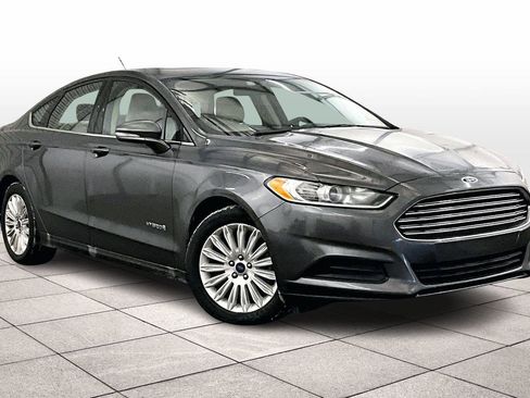 Used 2016 Ford Fusion SE image 2