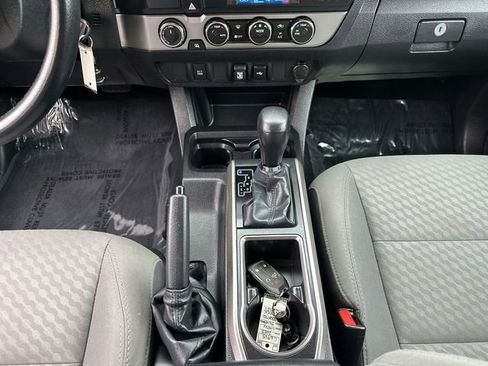 Used 2022 Toyota Tacoma SR5 AWD/4WD image 23