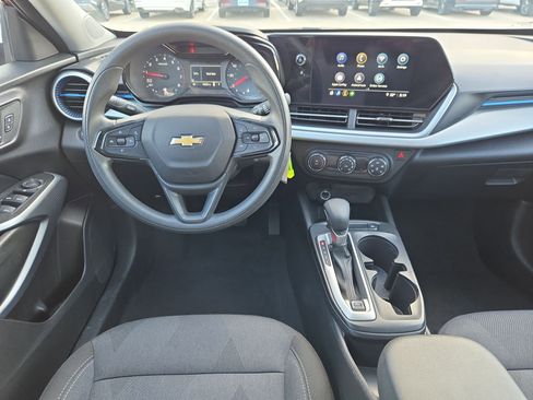 Used 2025 Chevrolet Trax LS FWD image 27