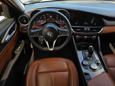 Used 2018 Alfa Romeo Giulia RWD image 10