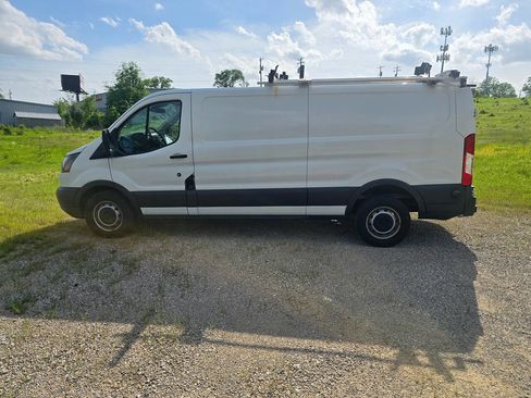 Used 2018 Ford Transit 250 148 Low Roof RWD image 2
