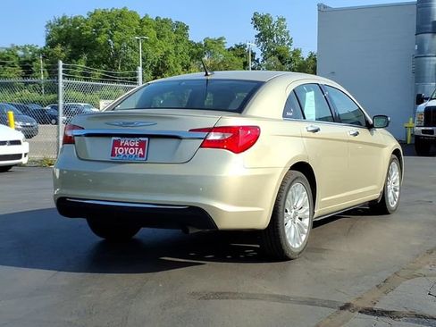 Used 2011 Chrysler 200 Limited FWD image 4